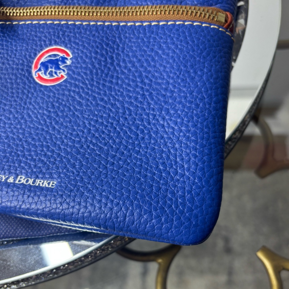 Dooney & Bourke Women's Chicago Cubs Pebble Triple-Zip Core Crossbody EUC - Picture 13 of 15